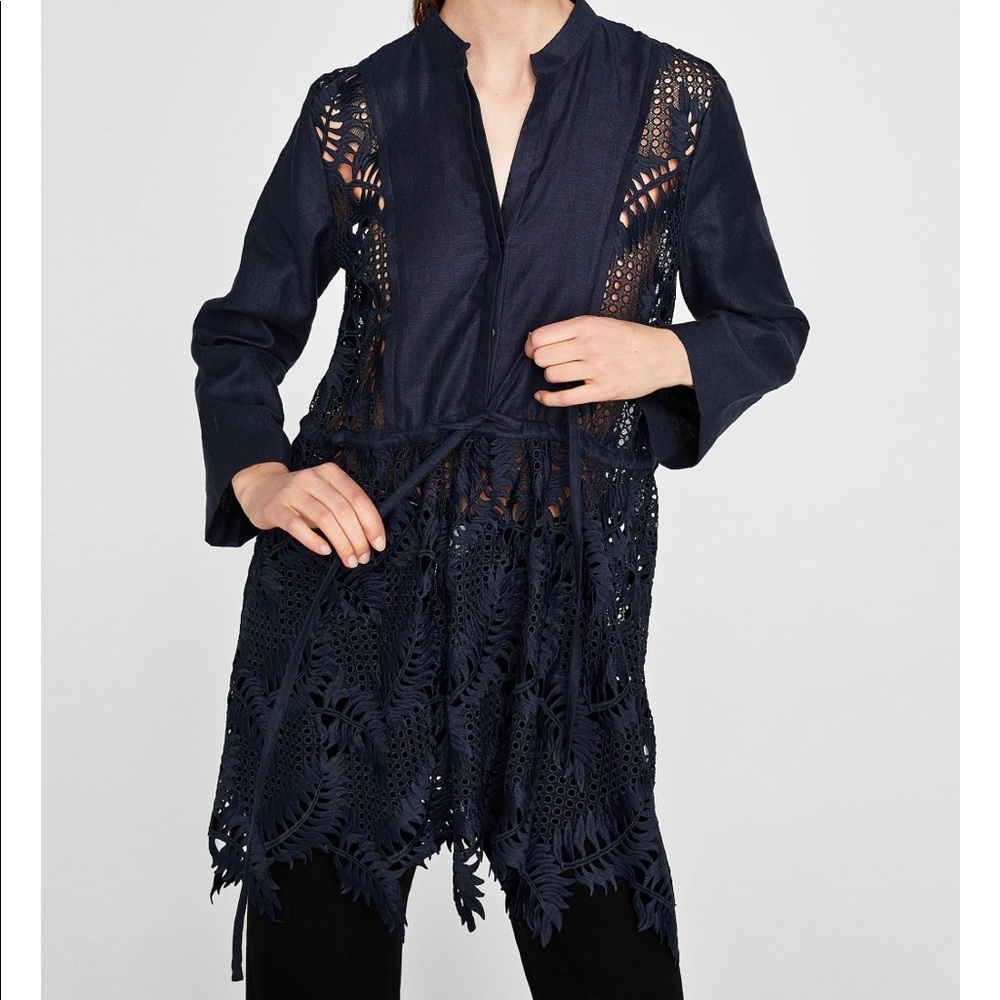 Linen Tunic with Contrasting Lace 🔥FINAL SALE🔥